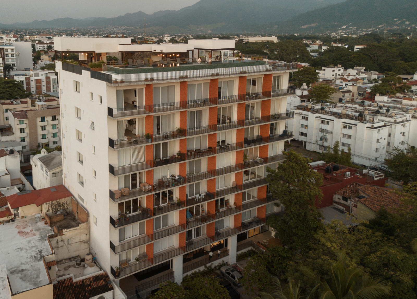 Edificio Vía Milán de Herchell Arquitectos en Puerto Vallarta